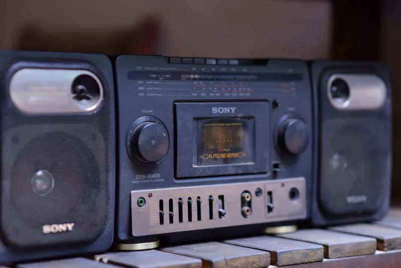 Tape Deck Rebels: The Drivers Ditching Streaming for the Warmth of Analog Sound